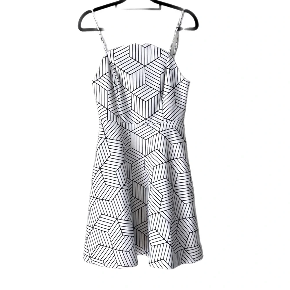 KEEPSAKE fit & flare white Dress black geometric print - Picture 1 of 7